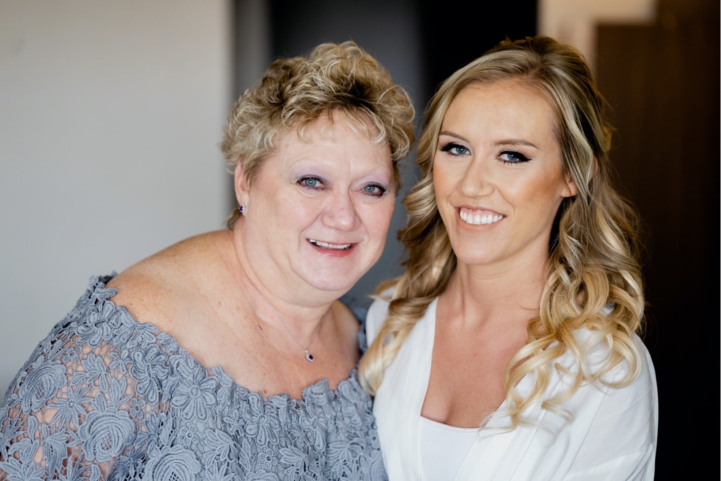 Bride with her mother Des Moines Iowa wedding photography