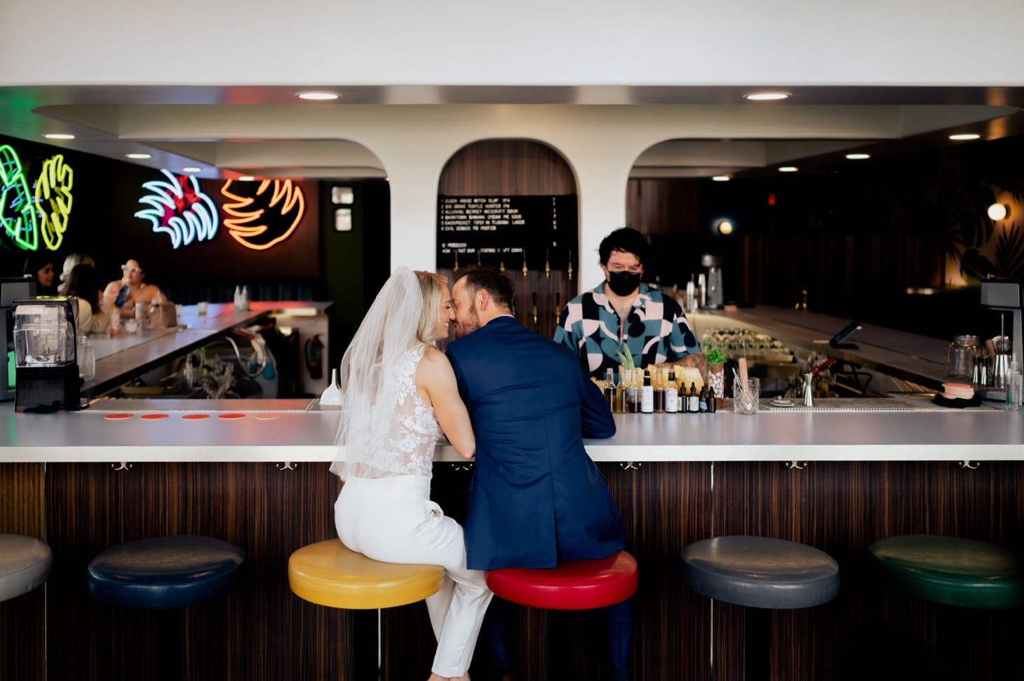 39 bride and groom bar photo des moines photography