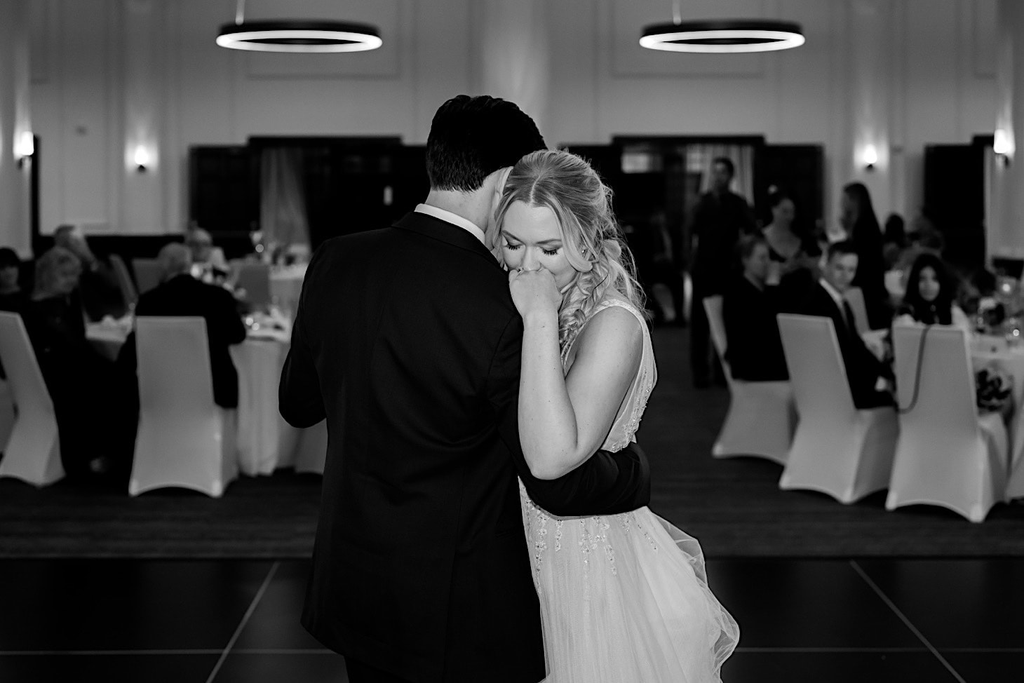 45 first dance downtown des moines wedding
