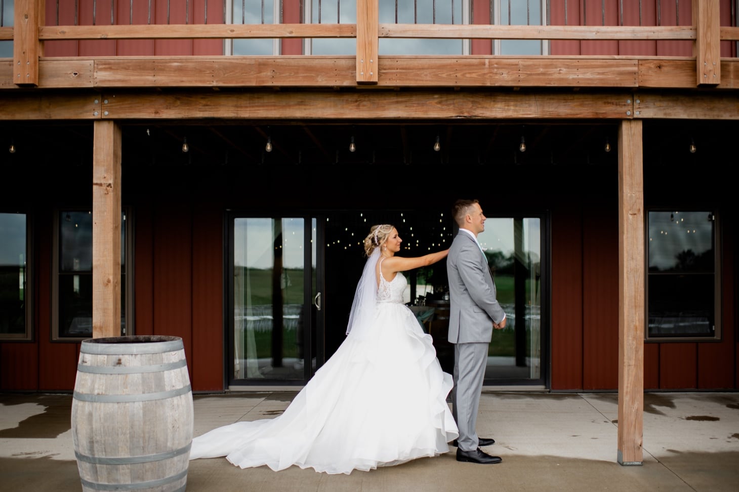 24 Bride and groom first look carper winery