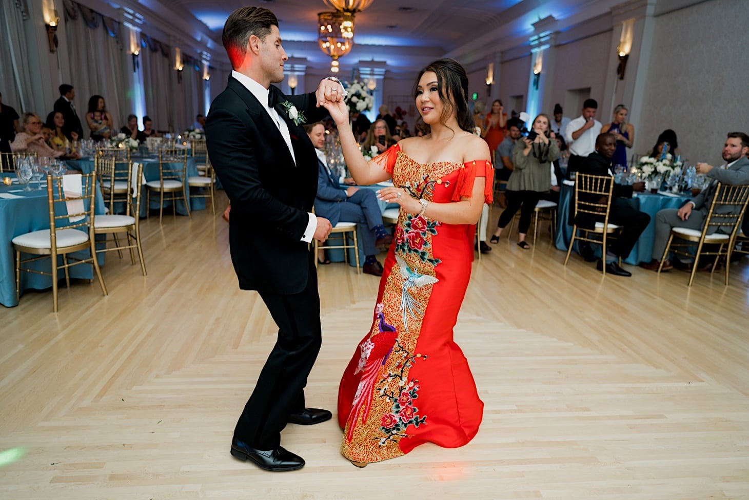 75 dancing at hotel fort des moines wedding reception