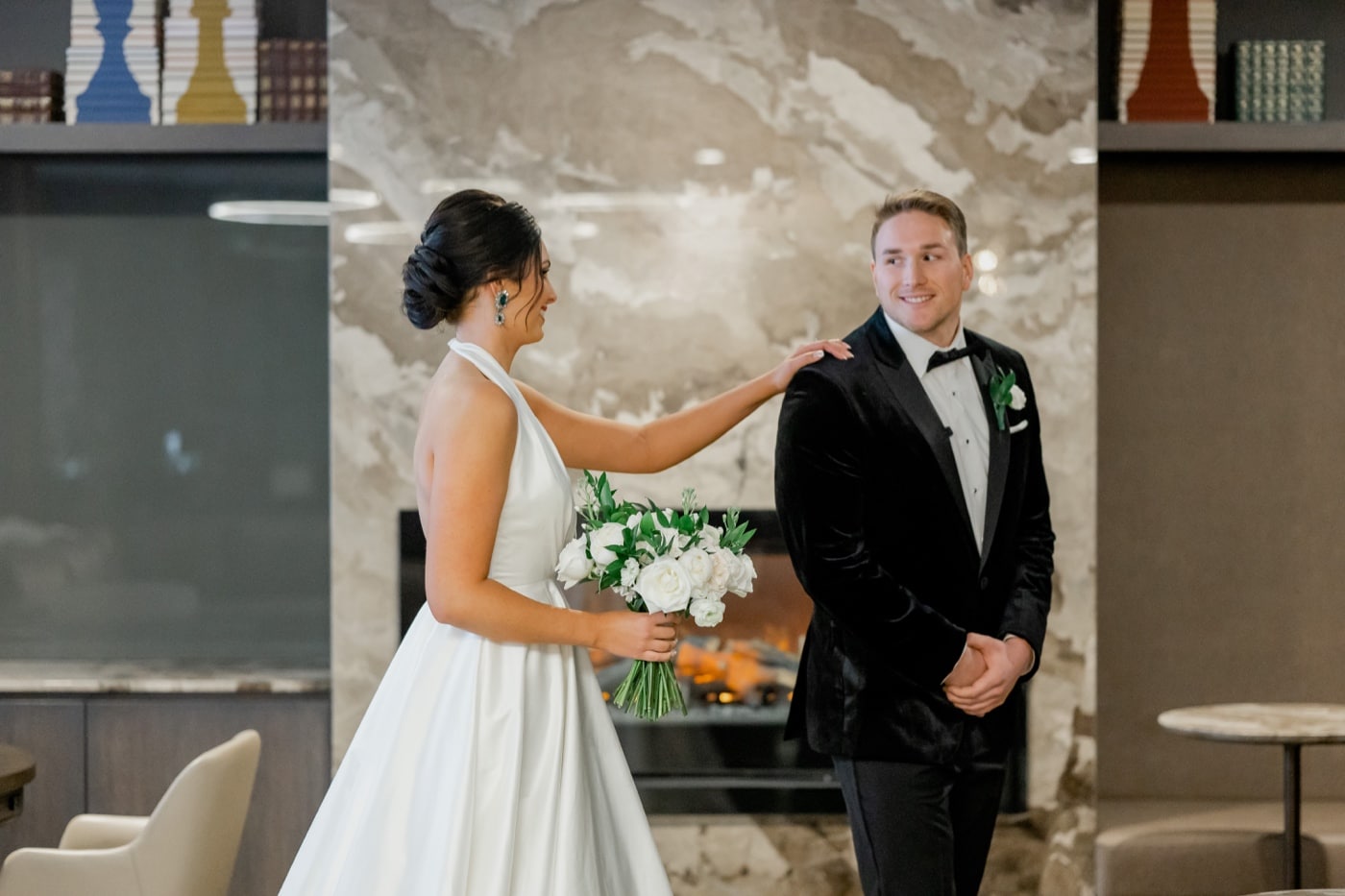16 bride and groom first look des moines iowa wedding