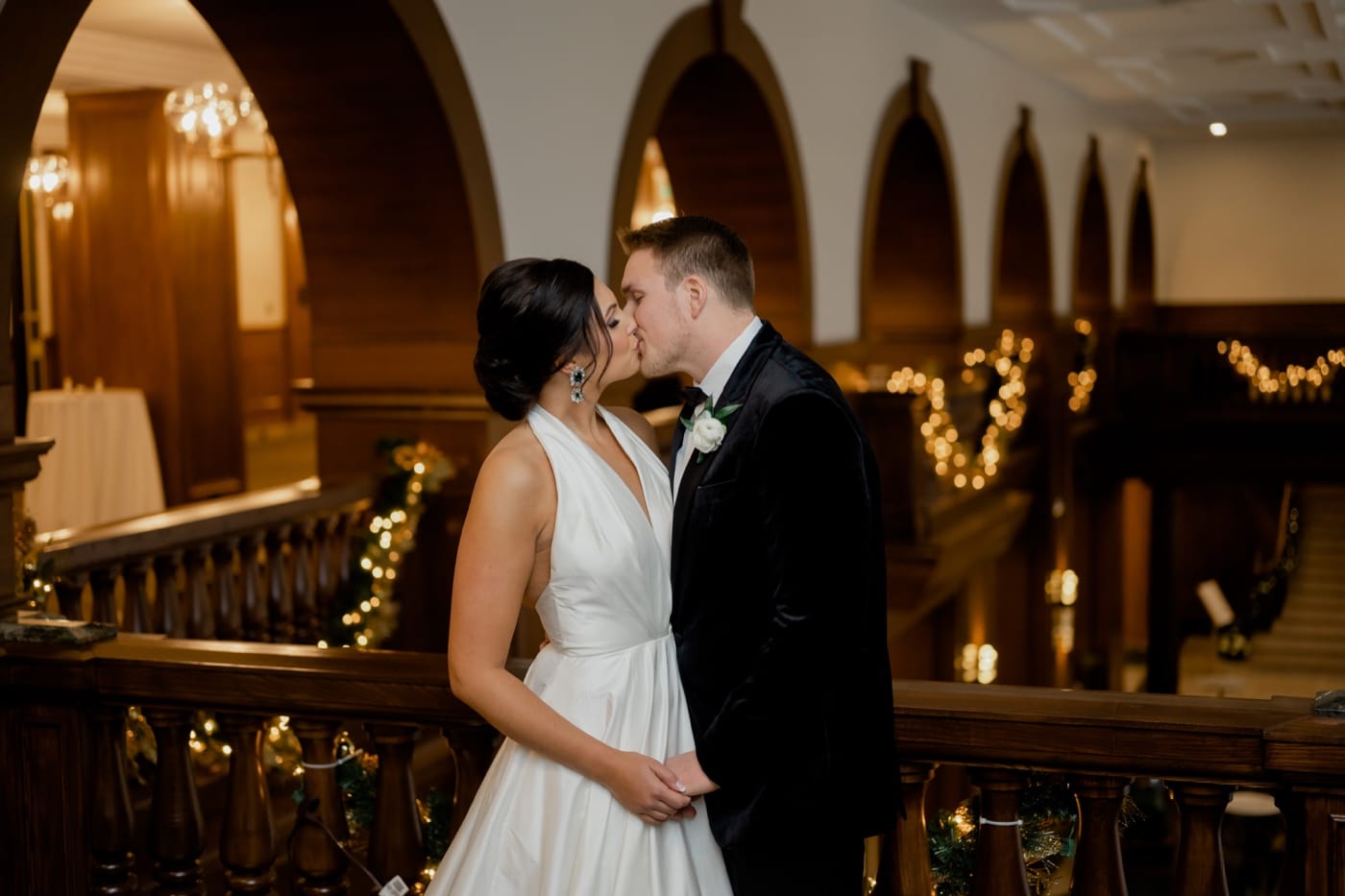 30 bride and groom portraits hotel fort des moines 2