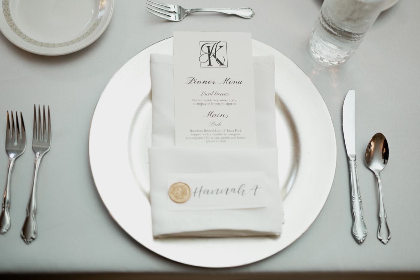 place setting hotel fort des moines wedding
