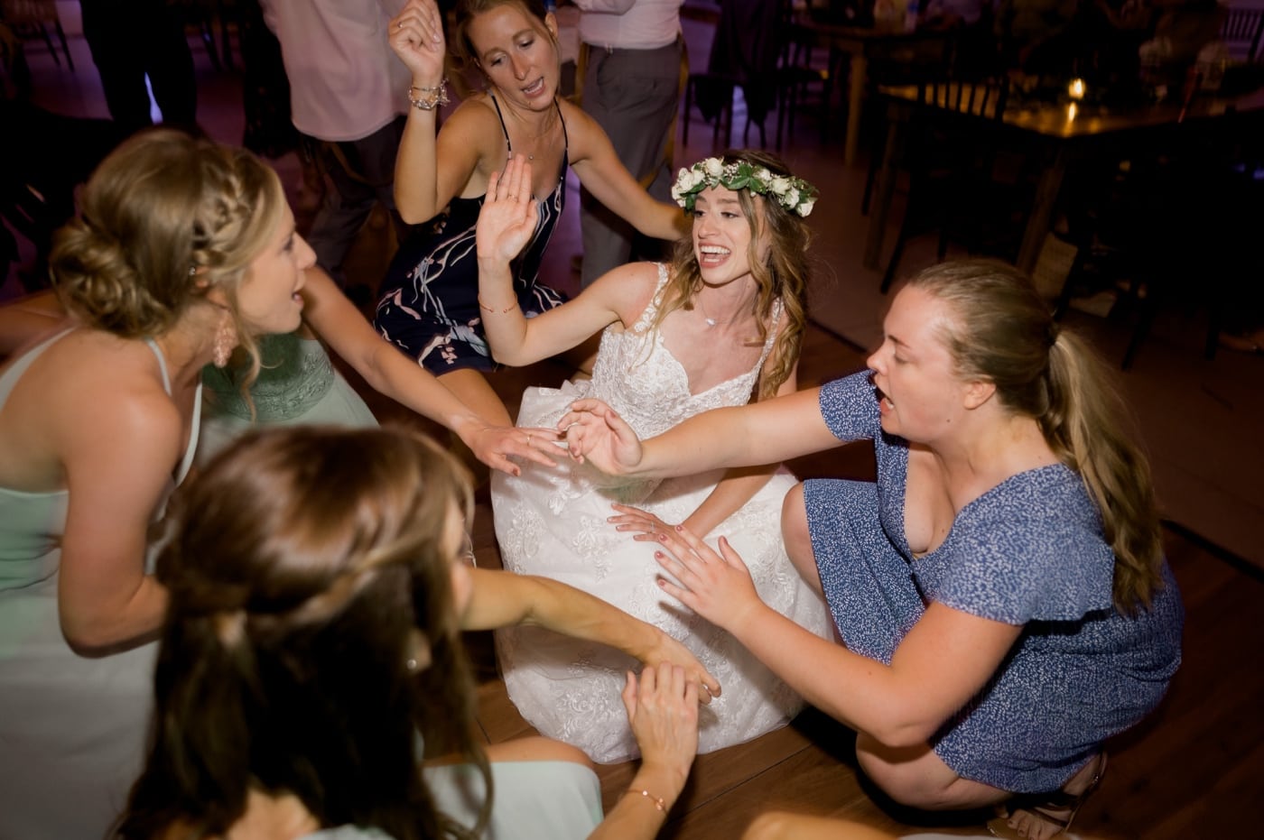 dancing at illinois wedding
