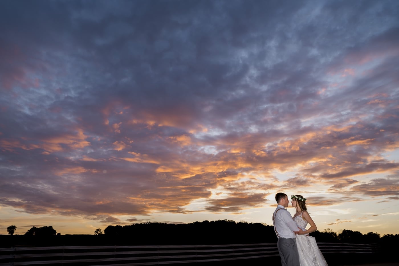 79 sunset photos at oak hill farm wedding IL 1