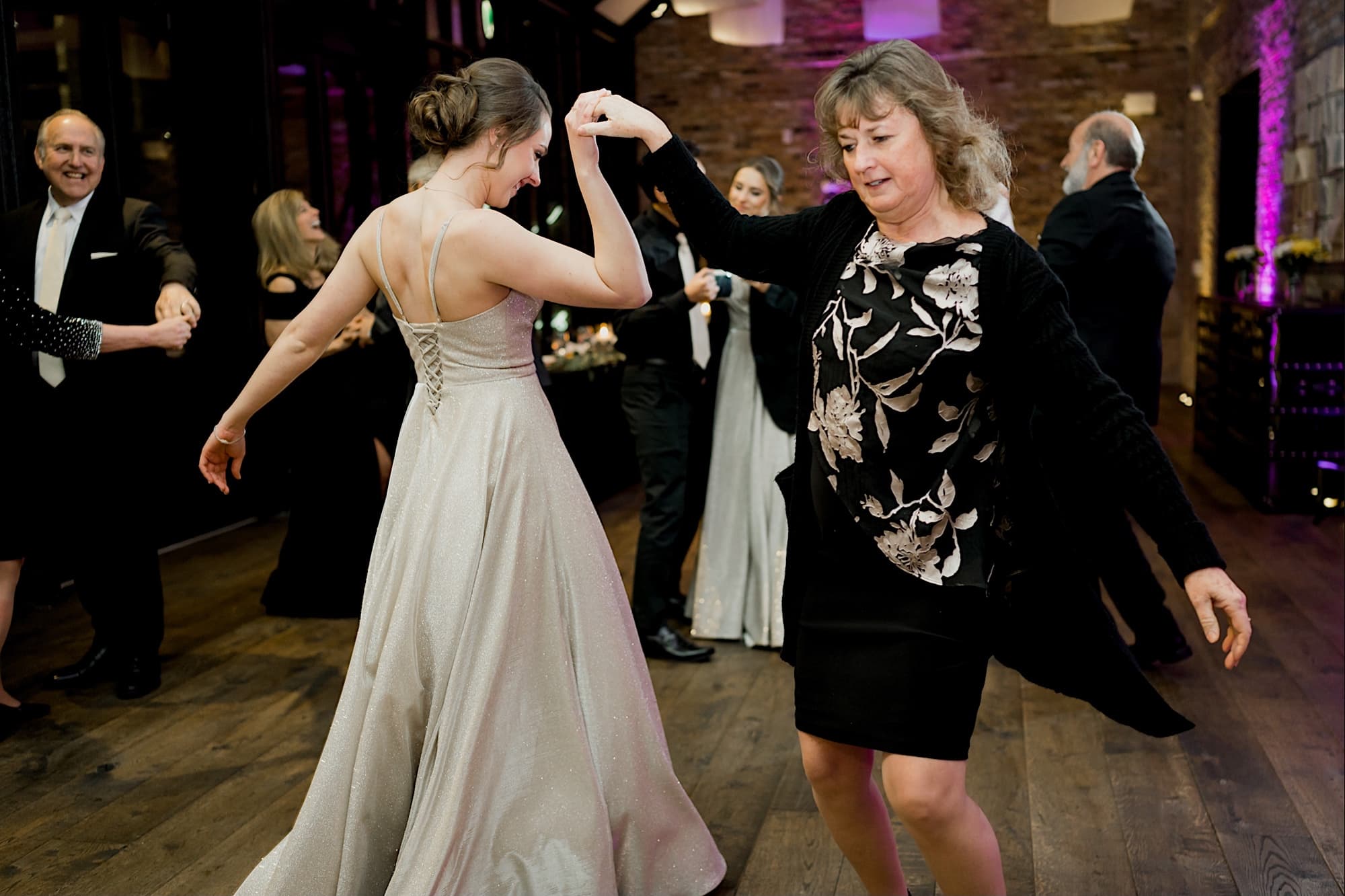 dancing photography des moines wedding reception