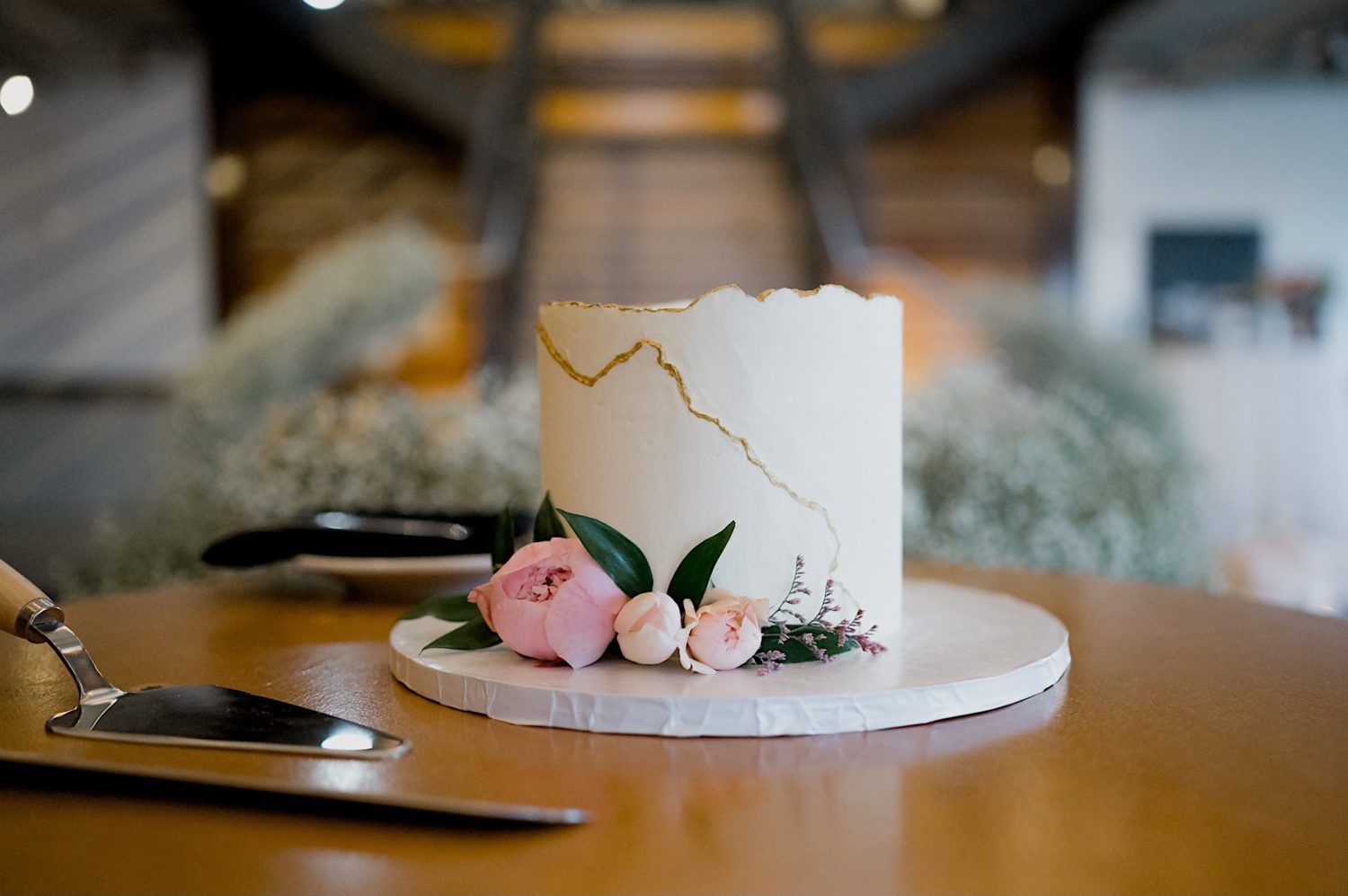 wedding cake des moines iowa river center