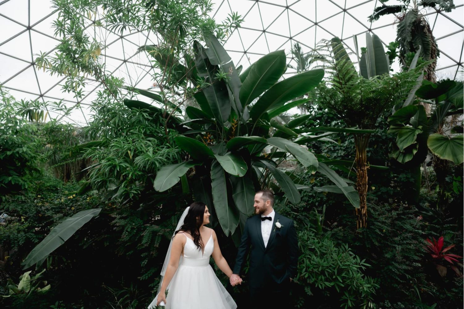 Des Moines botanical Garden wedding photos