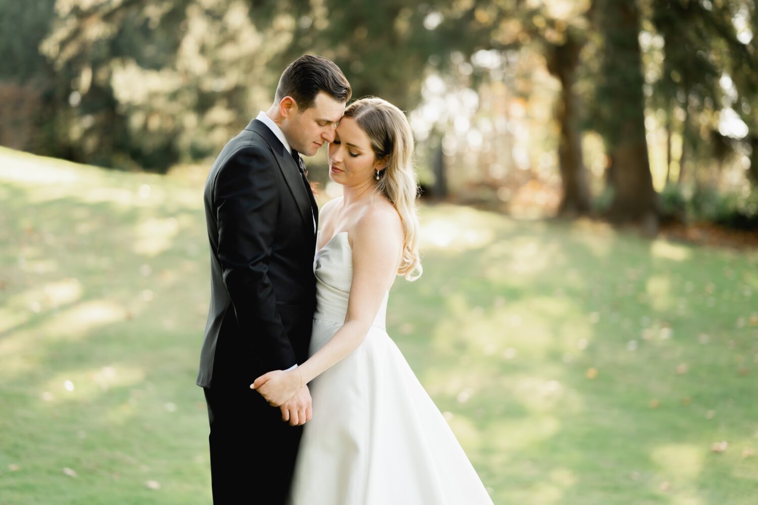 bride and groom at Tappan Hill Mansion