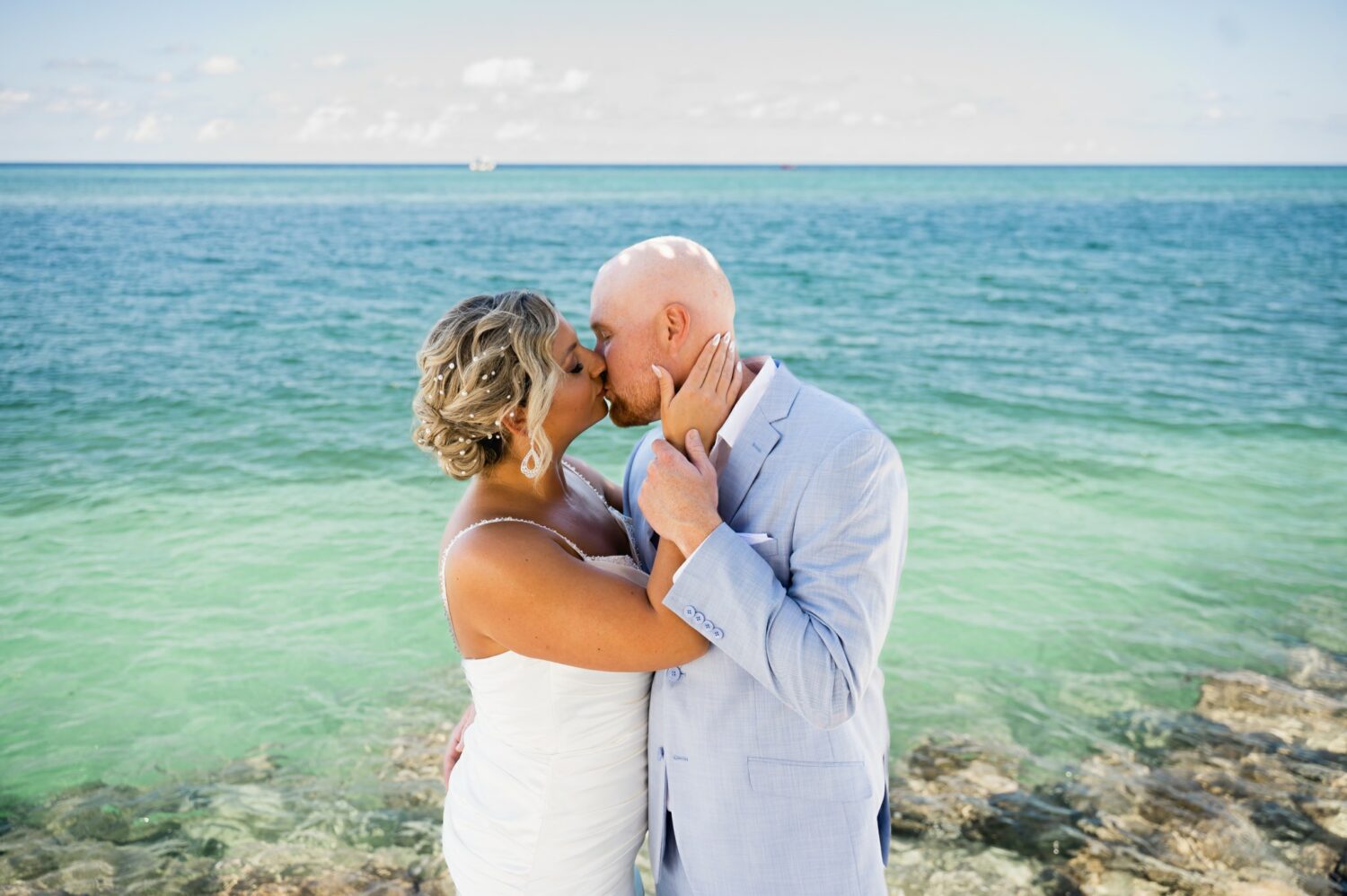 bride and groom getting married in the caribbean