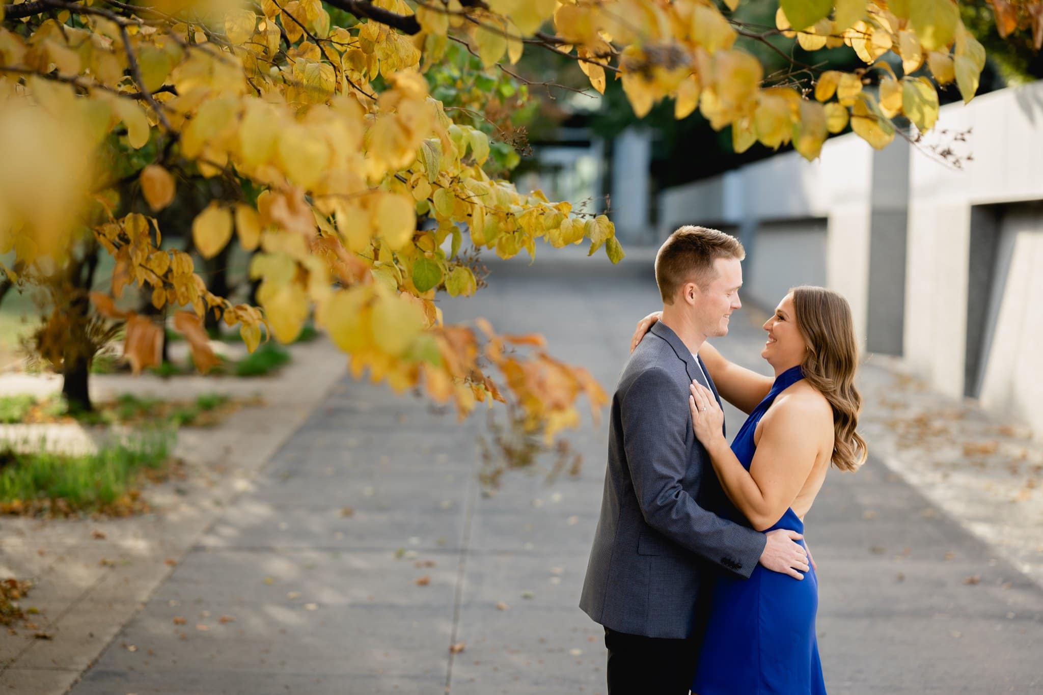 fall engagement photos downtown des moines