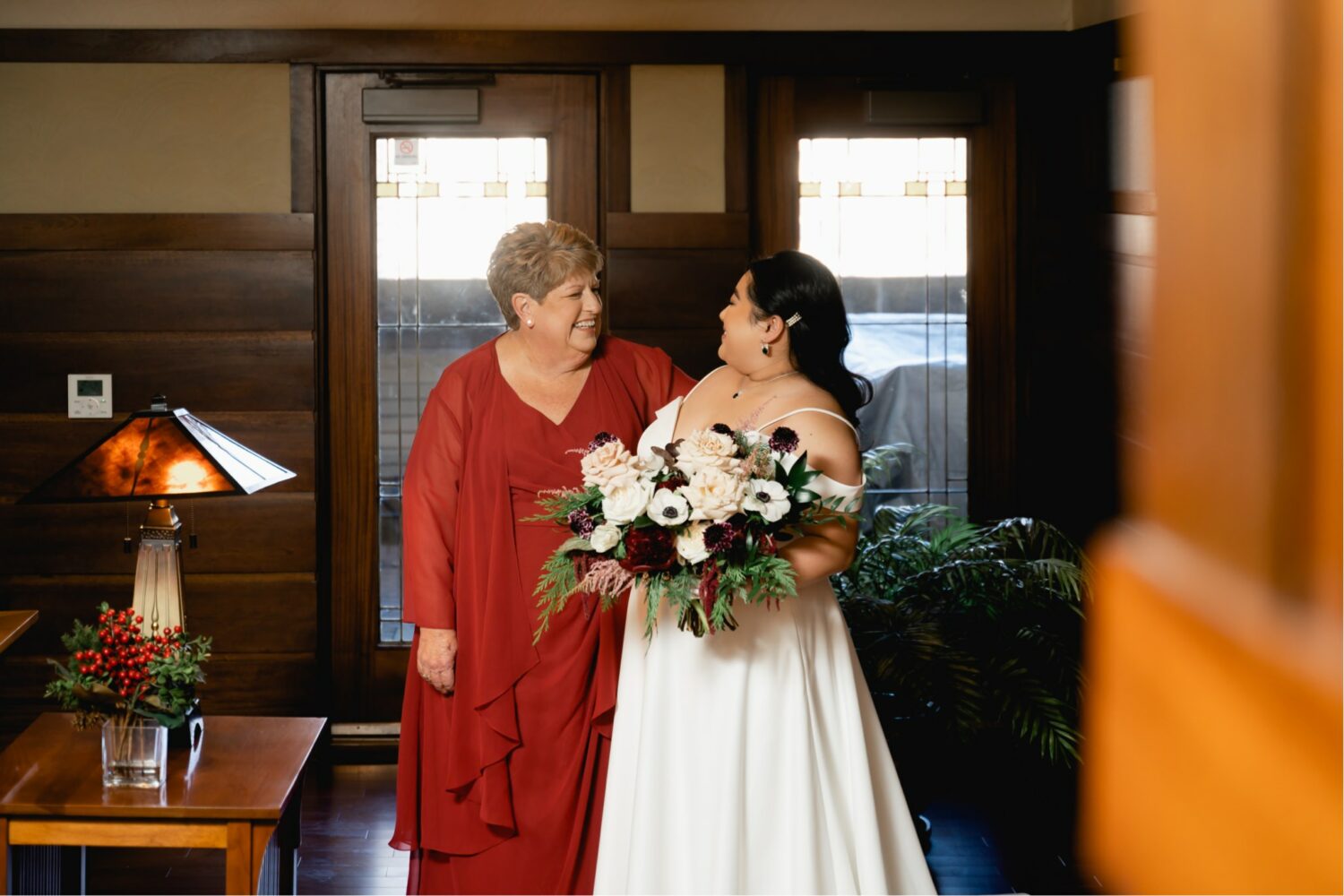 bride and mom getting ready