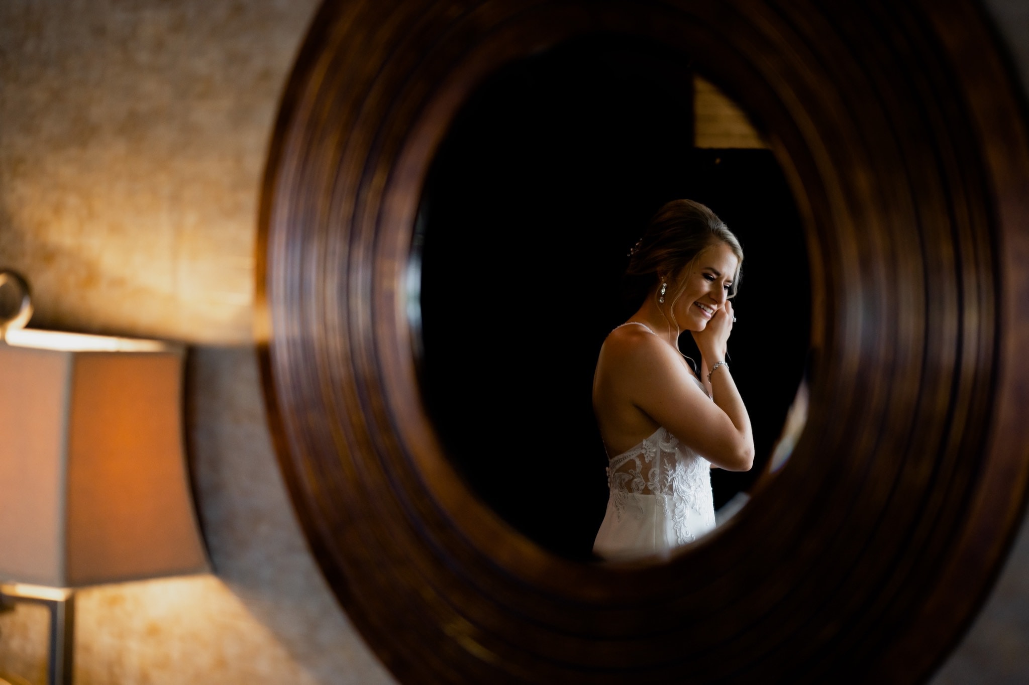 bride getting ready at Des Moines Golf and Country Club