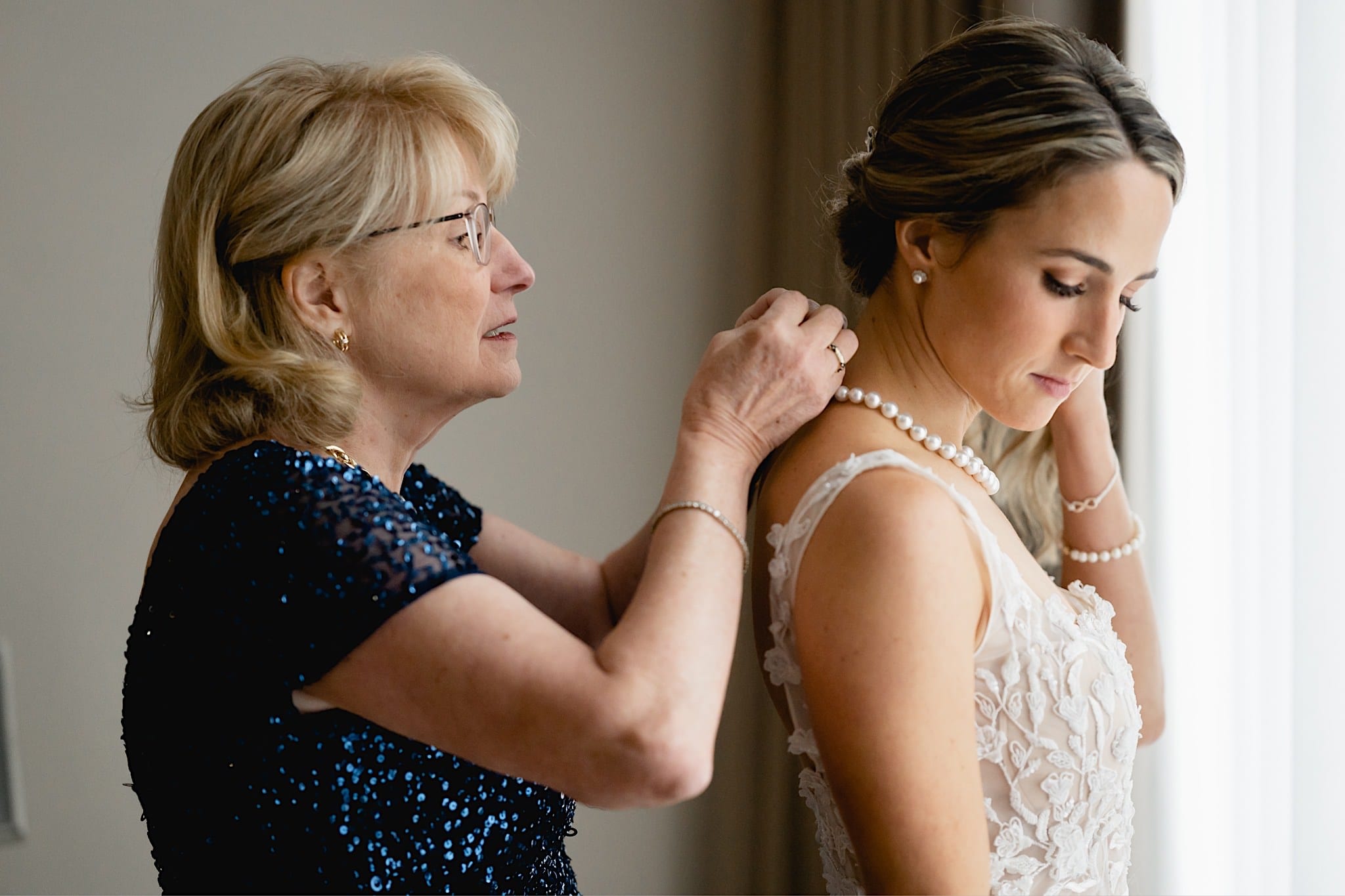 bride and mother getting ready at the Langham Chicago