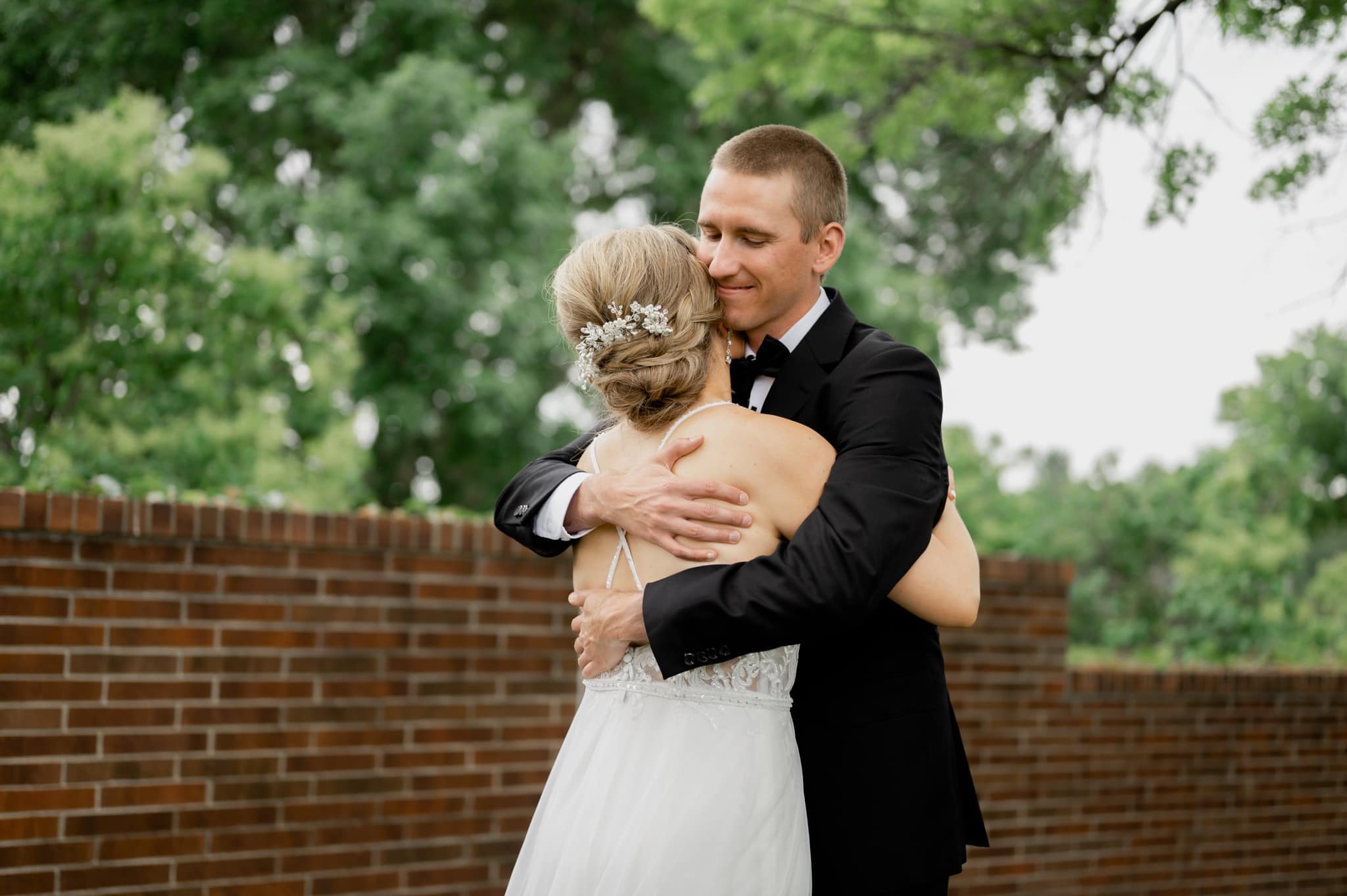 wedding day portraits at Des Moines Golf and Country Club