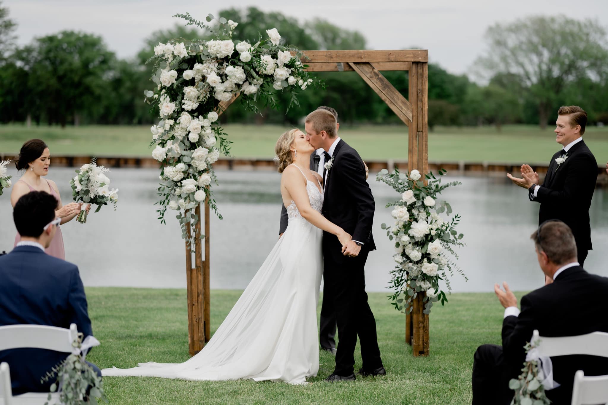 Des Moines Golf and Country Club wedding first kiss