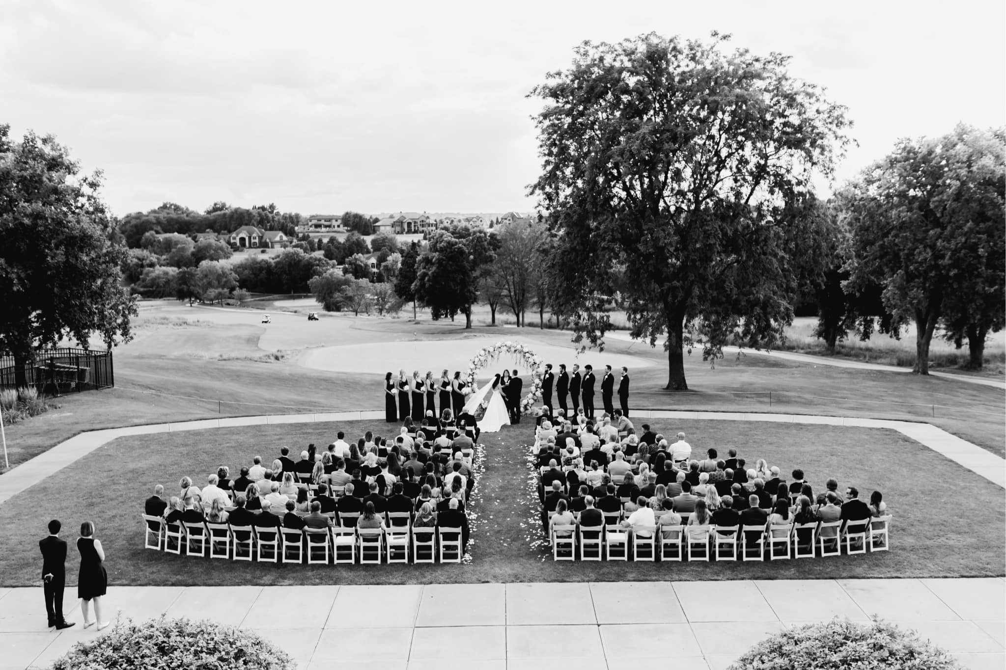 glen oaks country club wedding ceremony outdoors