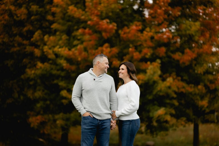 Des Moines Fall Engagement Photos | Rachel + Tom