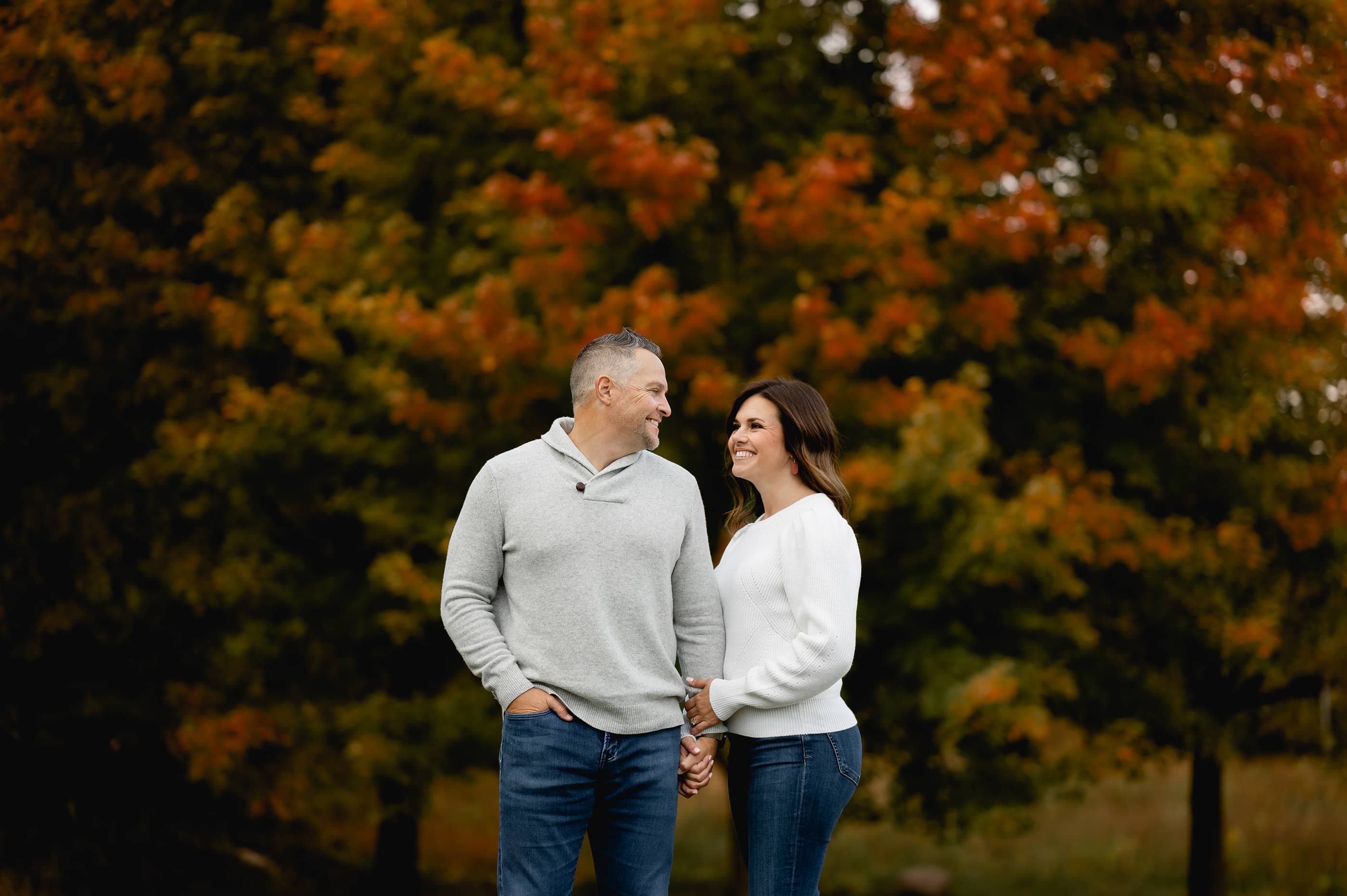 des moines fall engagement photography